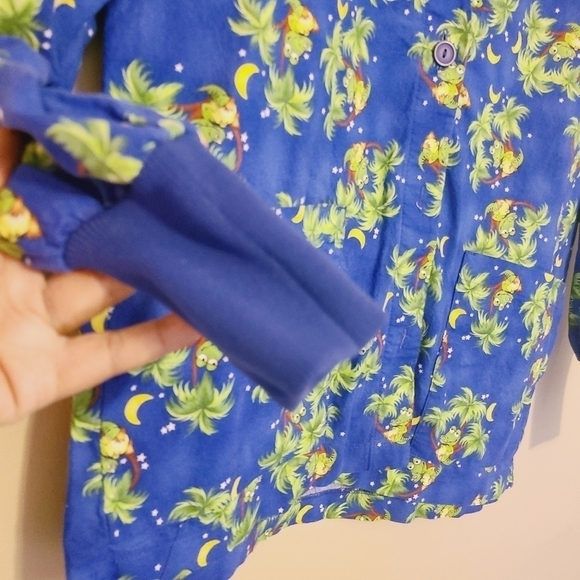 Peaches Uniforms | Women's Frog in Palm Tree Printed Scrubs Jacket (Size Small) - Picture 7 of 13